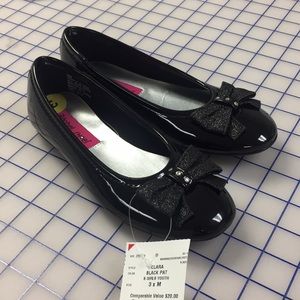 Girls dress shoe